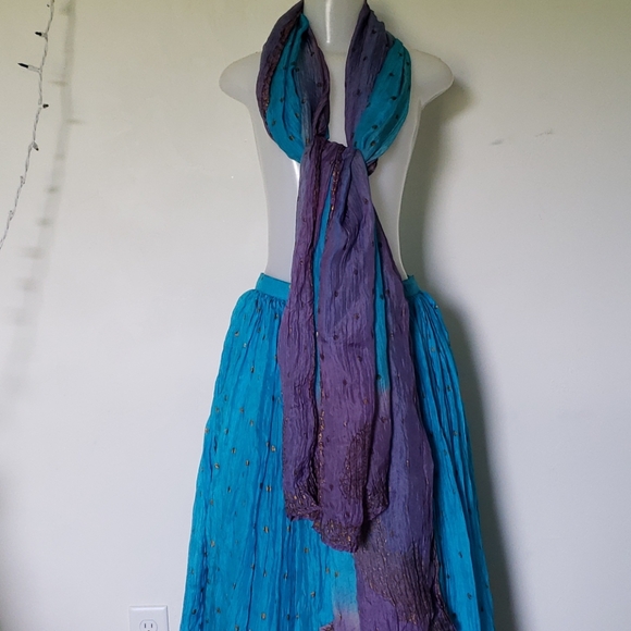 CLOTHES - Picture 4 of 4